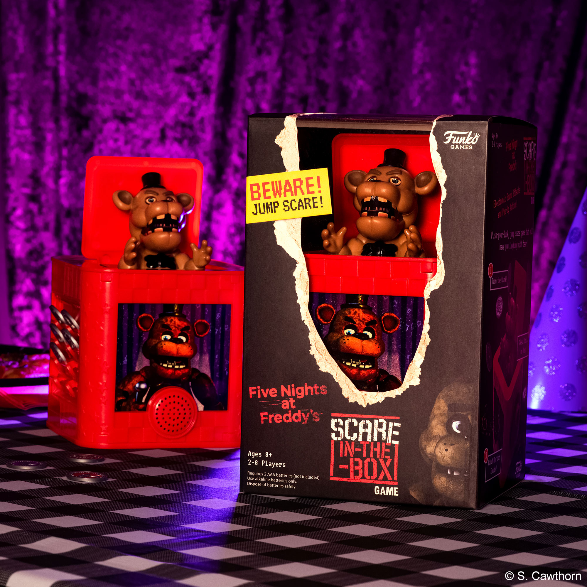 Five Nights at Freddy's Scare-In-The-Box Game